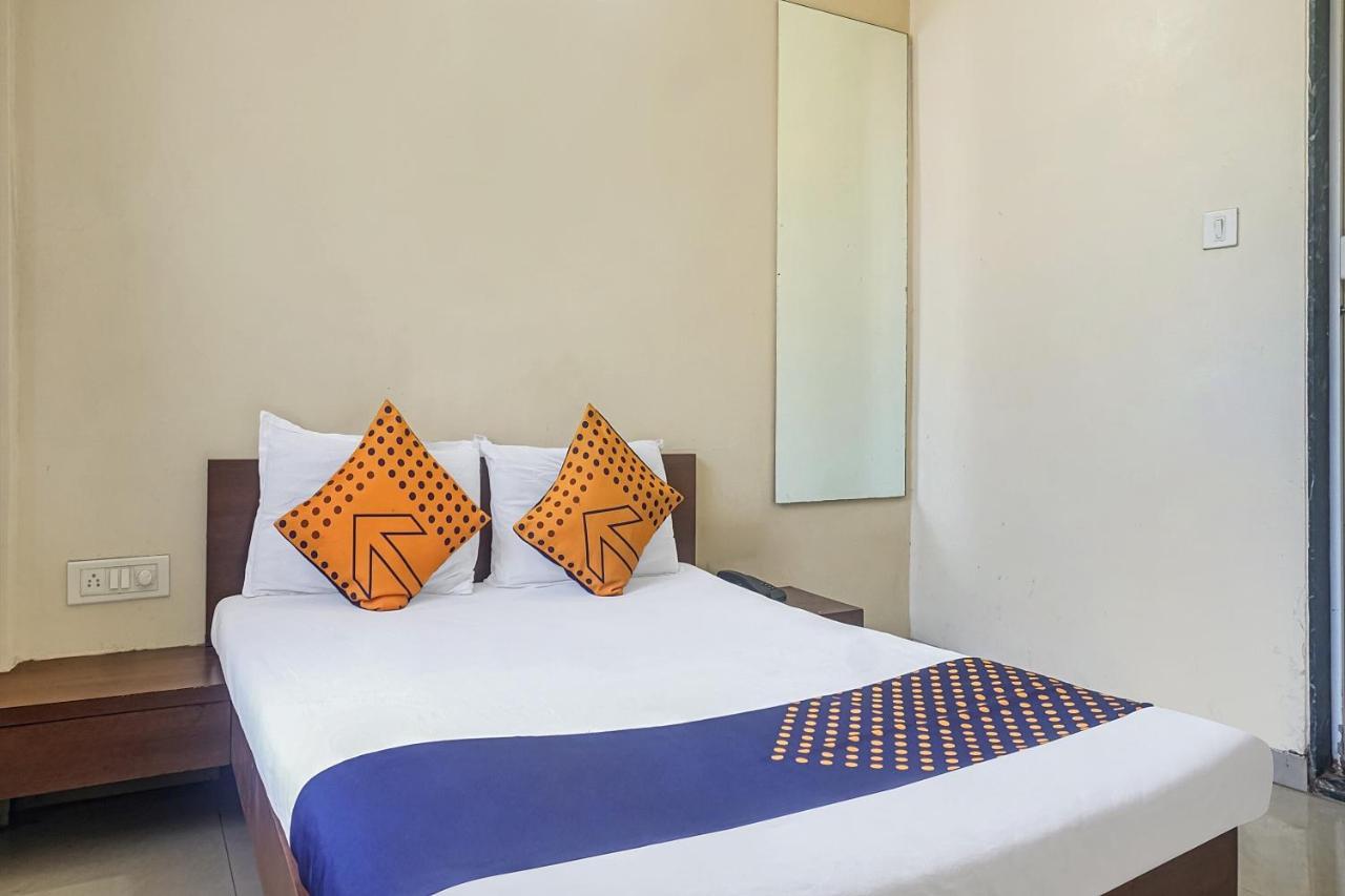 Oyo Flagship 75444 Hotel Kinara Lodging & Boarding Mangvadi Exterior foto