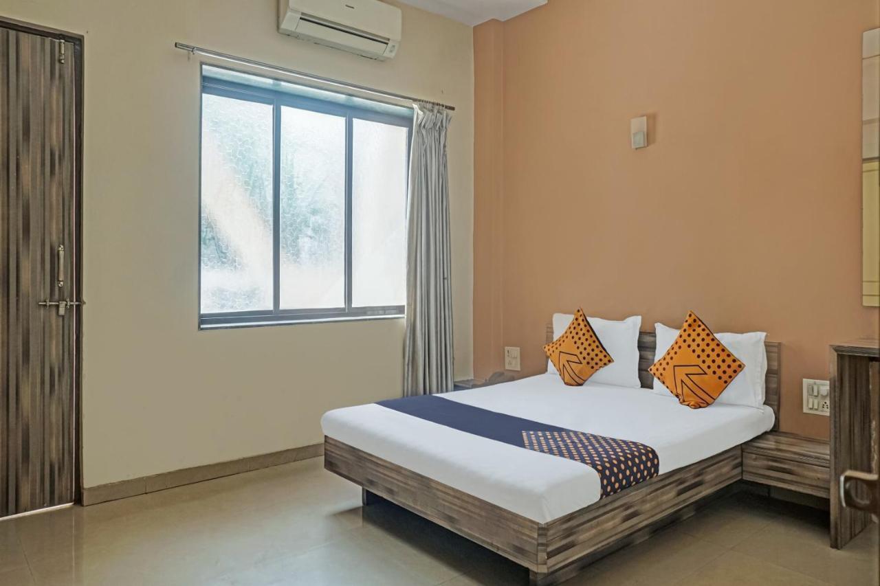 Oyo Flagship 75444 Hotel Kinara Lodging & Boarding Mangvadi Exterior foto